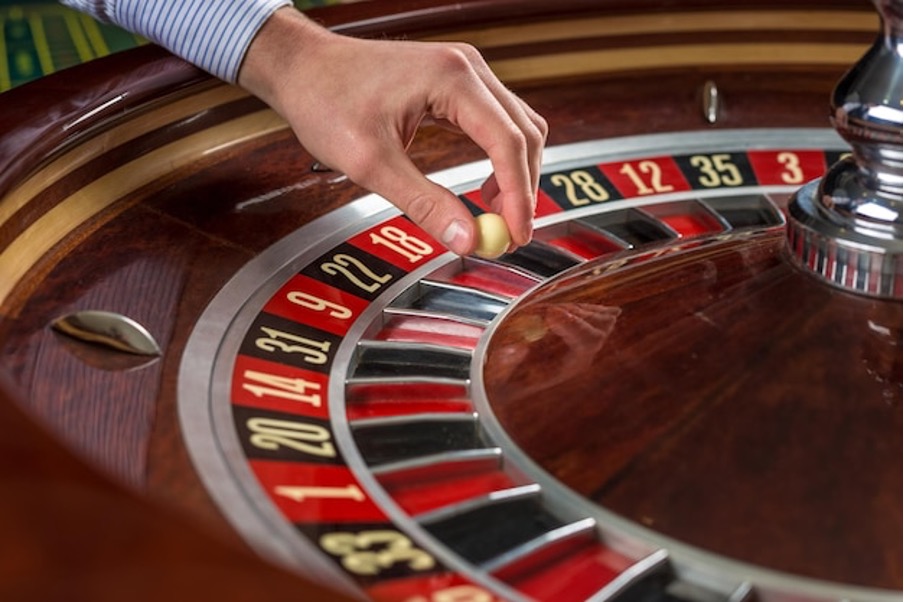 オンカジ初心者必見！カジノの女王「ルーレット」の基本と遊び方を解説